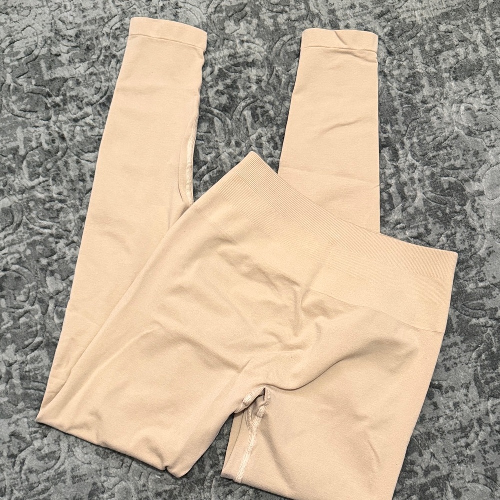 Alphalete Scrunch butt Leggings